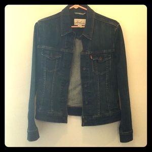 (Levi’s) Jean jacket dark blue